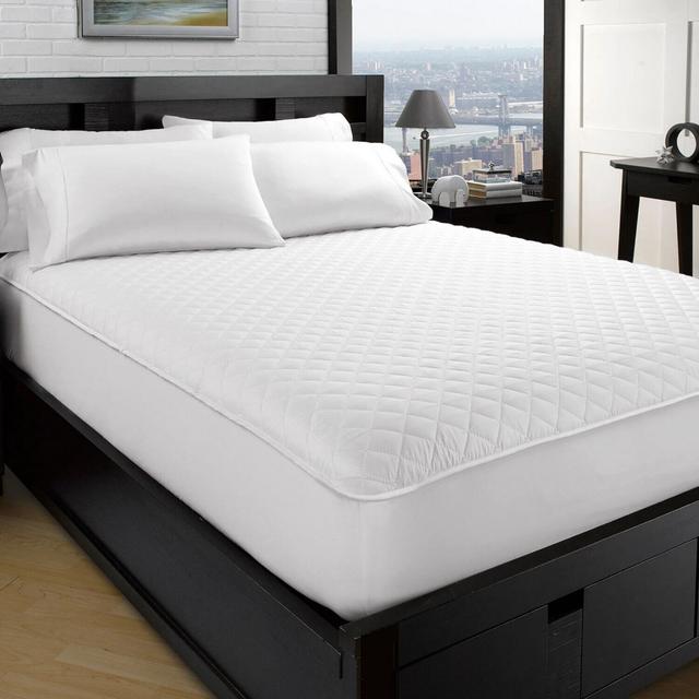 Hypoallergenic Fitted Quilted Mattress Protector White Noise Size: Kingsize (5') on Productcaster.