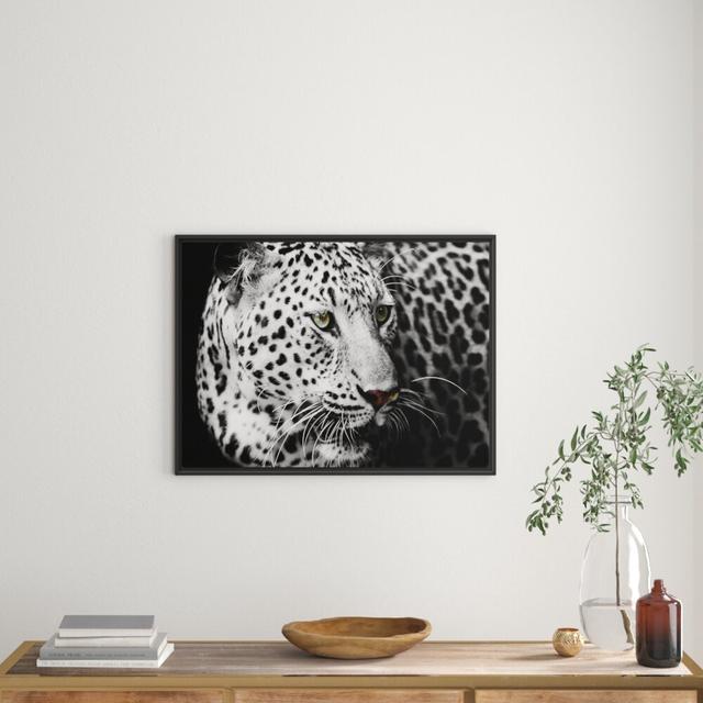 Gerahmtes Wandbild Stolzer Leopard East Urban Home Größe: 60 cm H x 80 cm B on Productcaster.