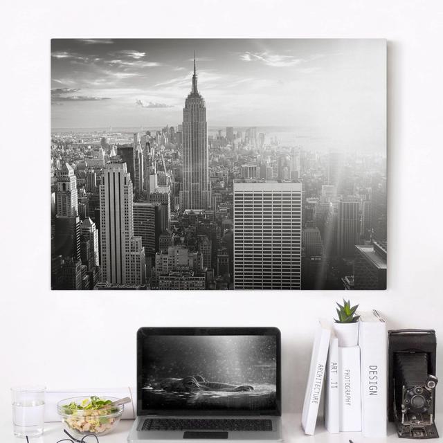 Leinwandbild Manhattan Skyline East Urban Home Größe: 80 L x 60 B on Productcaster.