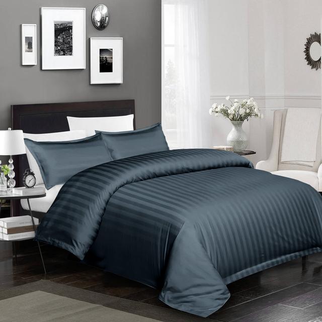 Klarita 250 TC Microfibre Reversible Modern & Contemporary Duvet Cover Set with pillow cases Latitude Run Colour: Charcoal, Size: Super King - 2 Pillo on Productcaster.