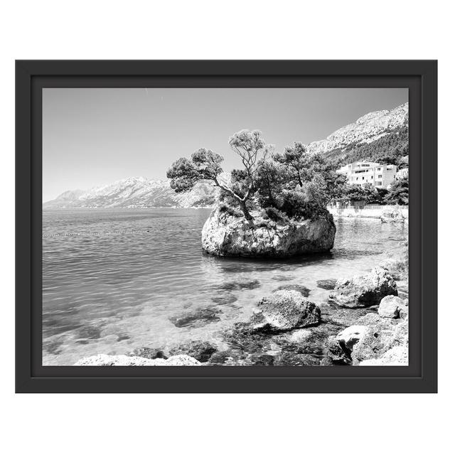 Gerahmtes Wandbild Dalmatia Strand in Kroatien East Urban Home Größe: 30 cm H x 38 cm B on Productcaster.