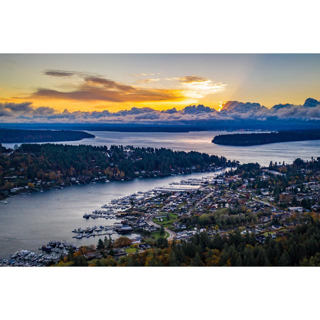 Sonnenaufgang in Gig Harbor - Drucken 17 Stories Größe: 20cm H x 30cm B x 1,8cm T on Productcaster.