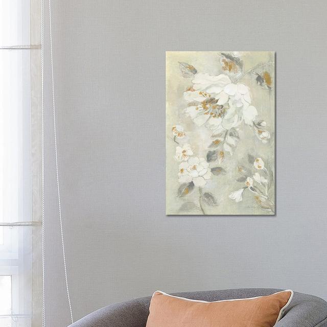 Romantische Frühlingsblumen II Weiß von Silvia Vassileva - Galerie-umwickelte Leinwand Giclée auf Leinwand Lark Manor Größe: 66,04 cm H x 45,72 cm B x on Productcaster.