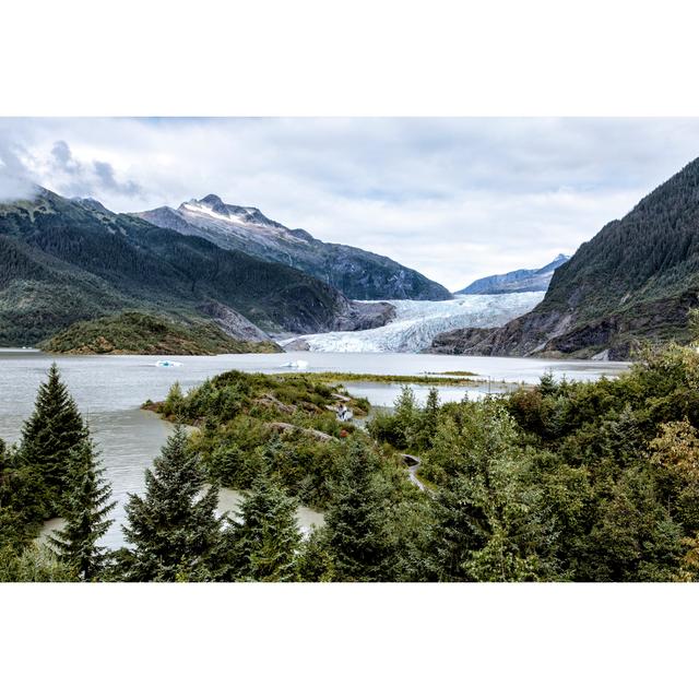 Mendenhall Glacier by Urbanglimpses - Druck Alpen Home Größe: 60 cm H x 90 cm B on Productcaster.