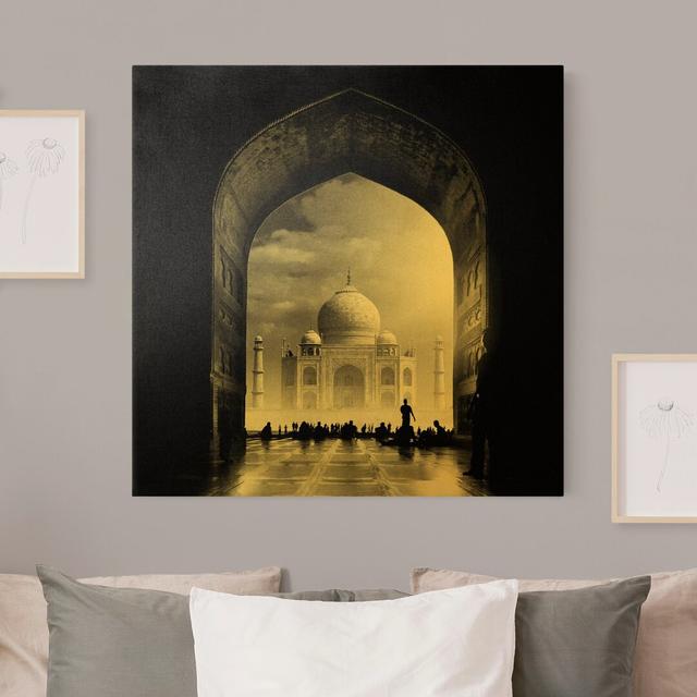 Leinwandbild Das Tor Zum Taj Mahal Ebern Designs Größe: 80 cm H x 80 cm B, Format: 260g/qm Canvas, Farbe: Gold/Schwarz on Productcaster.