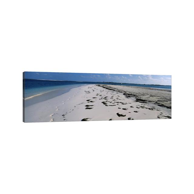 Footprints On The Beach, Cienfuegos, Cienfuegos Province, Cuba Highland Dunes Size: 50.8cm H x 152.4cm W x 1.91cm D on Productcaster.