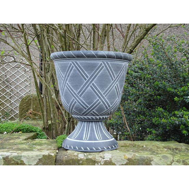 Lattice Urn in Black with White Rosalind Wheeler Size: 35.6 x 35 x 40 on Productcaster.