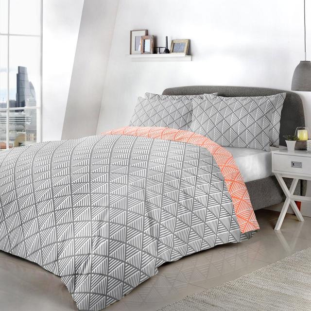 Brooklyn 120 TC Reversible Modern & Contemporary Duvet Cover Set Fusion Colour: Grey, Size: Kingsize - 2 Standard Pillowcases on Productcaster.