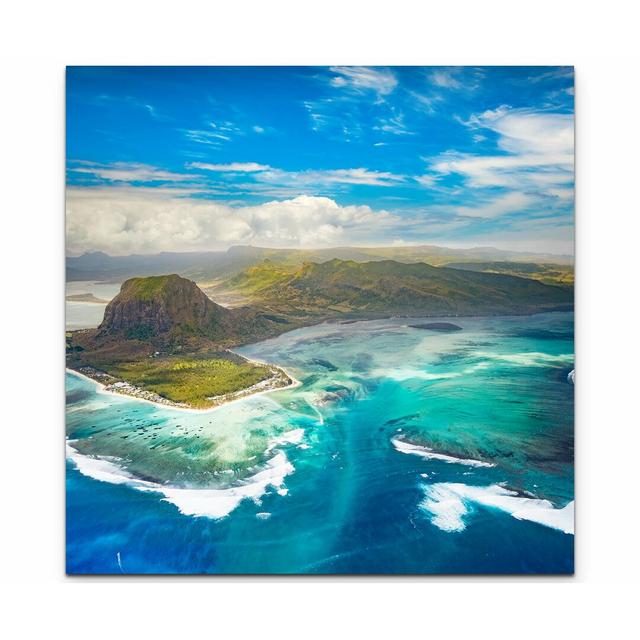 Leinwandbild Landschaft Mauritius – Draufsicht East Urban Home Größe: 60 L x 60 B on Productcaster.