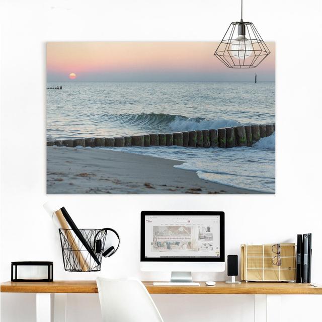 Leinwandbild - Sonnenuntergang Am Meer Haus am Meer Größe: 100 cm H x 150 cm B, Format: 330g/m³ Recycle Canvas on Productcaster.