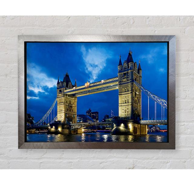 London Tower Bridge Blauer Nachthimmel - Einzelner Bilderrahmen Kunstdrucke Bright Star Größe: 84,1 cm H x 118,9 cm B x 3,4 cm T on Productcaster.