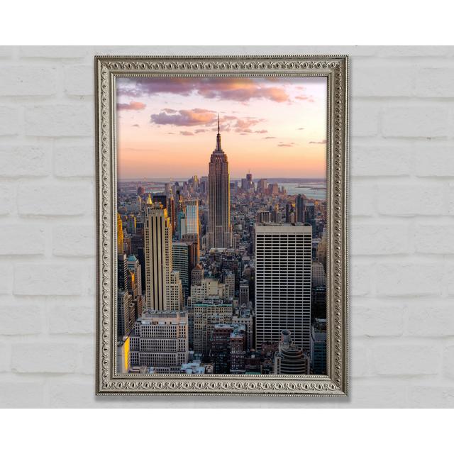 Kunstdruck Empire State Building Brayden Studio Format: Poster mit silberfarbenem Rahmen, Größe: 29,7 cm H x 21 cm B x 3 cm T on Productcaster.