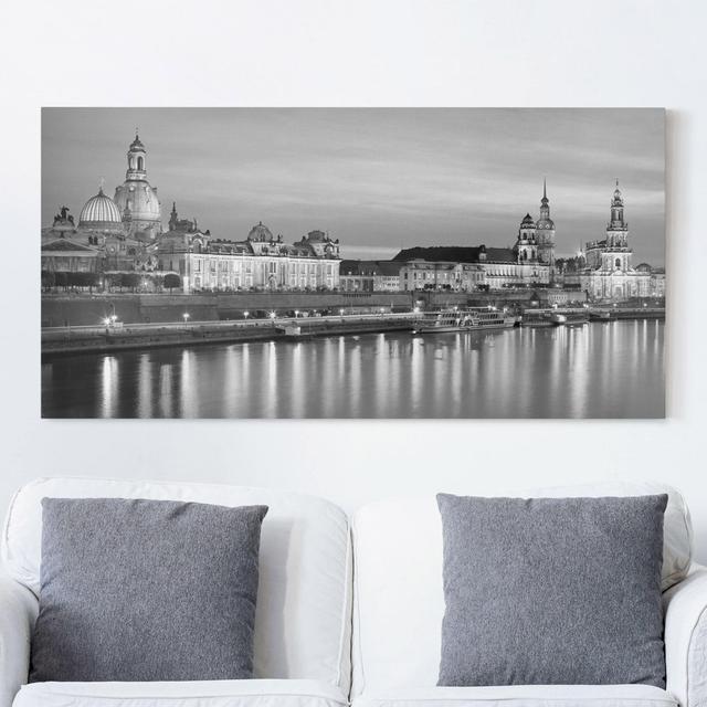 Leinwandbild Canaletto-Ansicht bei Nacht Ebern Designs Größe: 60cm H x 120cm B, Format: Leinwand, Farbe: Grau on Productcaster.