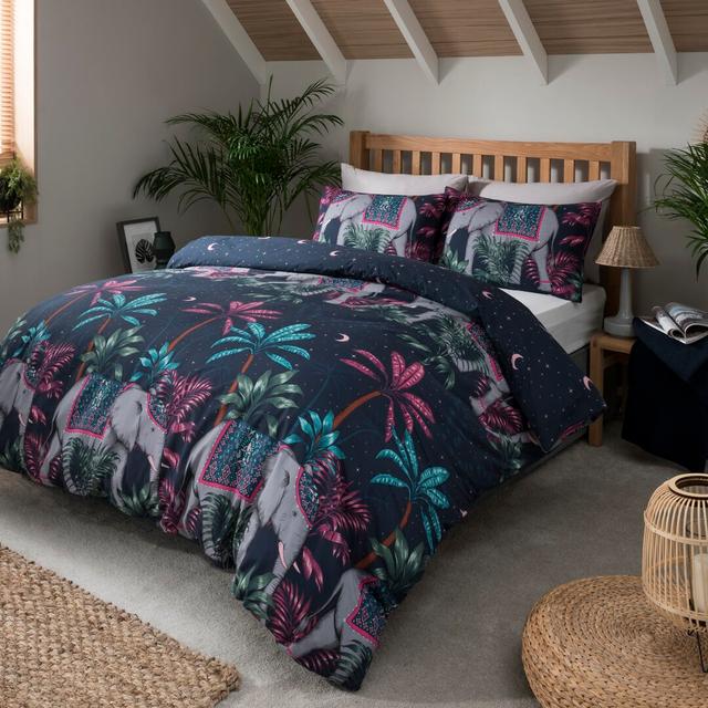 Hickman Polyester No Pattern Duvet Cover Set with Pillowcases Latitude Vive Size: 135 x 200cm Duvet Cover + 1 Standard Pillowcases on Productcaster.