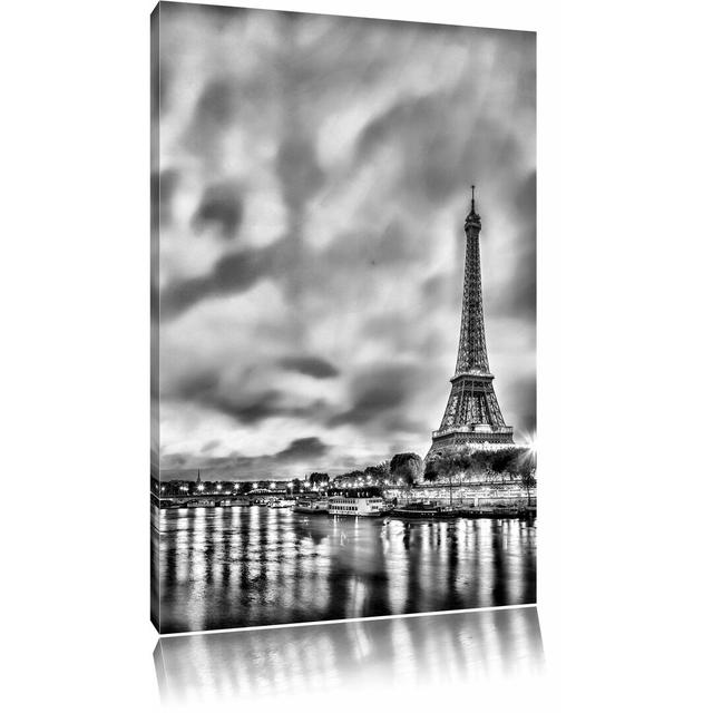 Leinwandbild Eifelturm Paris bei Nacht in Monochrom East Urban Home Größe: 80 cm H x 60 cm B on Productcaster.