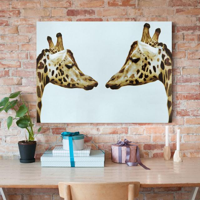 Leinwandbild Giraffe East Urban Home Größe: 100 L x 75 B on Productcaster.