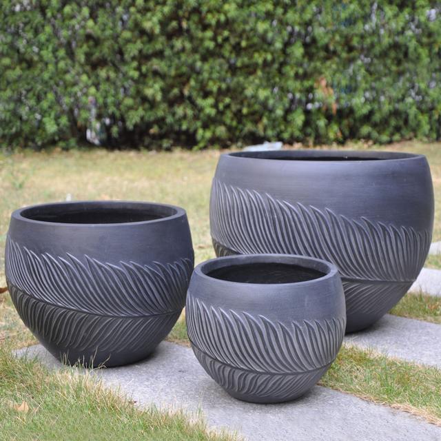 Leaf Embossed Black Ball Planter D37 H29 Cm, 23.6 Liters HORTICO Size: 22cm H x 28cm W x 28cm D on Productcaster.