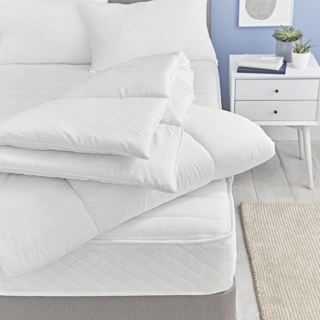 HollowFiber Anti Allergic LightWeight Duvet 4.5 Tog Summer White Noise Size: King on Productcaster.