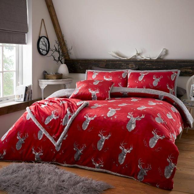 Ibrahim Duvet Cover Set Union Rustic Colour: Red, Size: Double - 2 Standard Pillowcases on Productcaster.