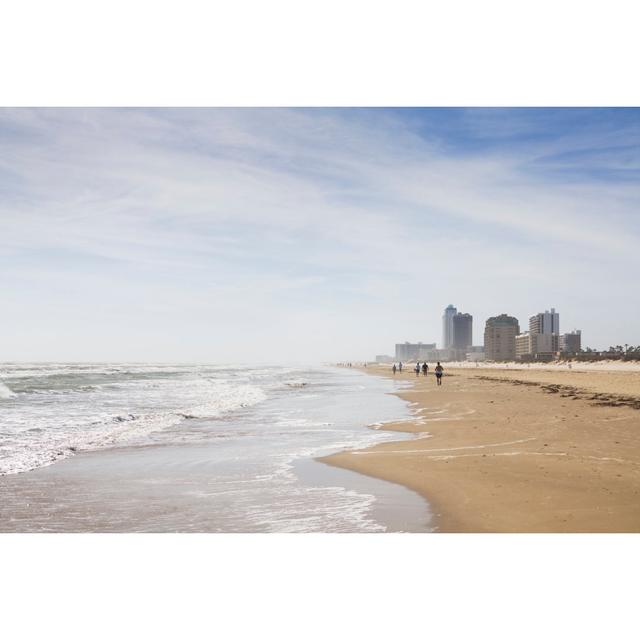 Der Strand von South Padre Island von YinYang - Kunstdrucke ohne Rahmen auf Leinwand Beachcrest Home Größe: 81 cm H x 122 cm B on Productcaster.