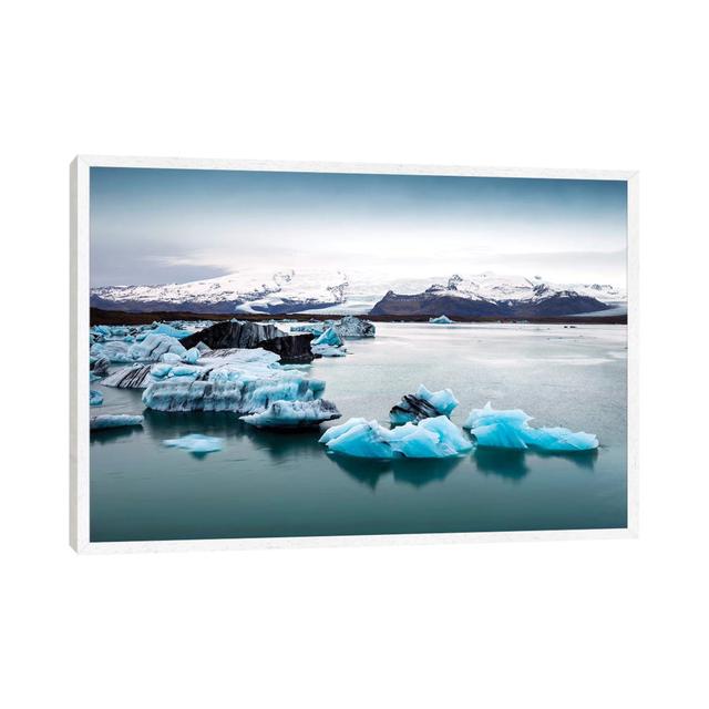 Jokulsarlon Gletscherlagune II von Susanne Kremer - Galerie-verpackte Leinwand Giclée auf Leinwand Beachcrest Home Format: Weiß gerahmt, Größe: 45,72 on Productcaster.