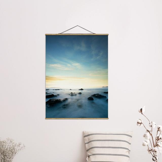 Stoffbild Mit Posterleisten - Sonnenuntergang Über Dem Ozean - Hochformat 4:3 Haus am Meer Maße: 46,5 cm H x 35 cm B x 0,3 cm T on Productcaster.