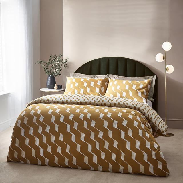 Komarek Brown 144 TC Reversible Duvet Cover Set 17 Stories Size: Super King - 2 Standard Pillowcases on Productcaster.