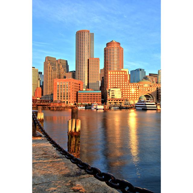 Boston Skyline bei Sonnenaufgang - Druck 17 Stories Größe: 60 cm H x 40 cm B x 1,8 cm T on Productcaster.