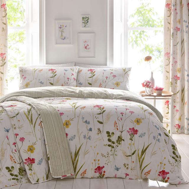 Spring Glade Polyester Floral [EU ONLY] Duvet Cover Set with Pillowcases Dreams & Drapes Size: King Duvet Cover + 2 Standard Pillowcases, Colour: Red/ on Productcaster.