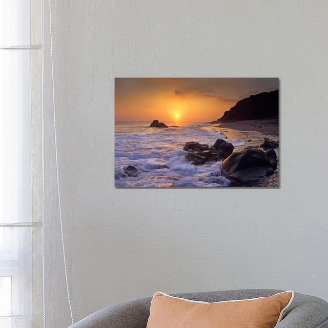 Sunset Over Leo Carillo State Beach, Malibu, California House of Hampton Size: 45.72cm H x 66.04cm W x 1.91cm D on Productcaster.