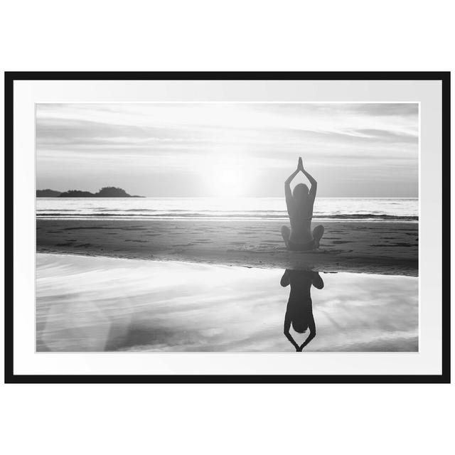 Gerahmtes Poster Frau in einer Yogapose am Strand East Urban Home Größe: 70 cm H x 100 cm B x 2,5 cm T, Farbe: Grau/Weiß on Productcaster.