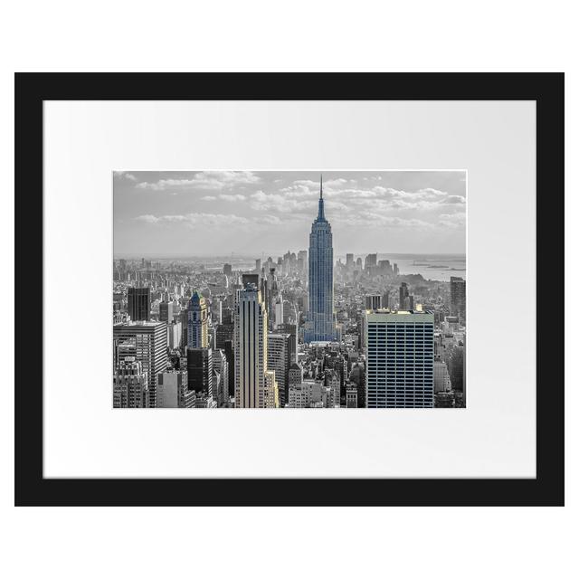 Gerahmtes Poster New Yorker Empire State Building East Urban Home Größe: 30 cm H x 38 cm B on Productcaster.