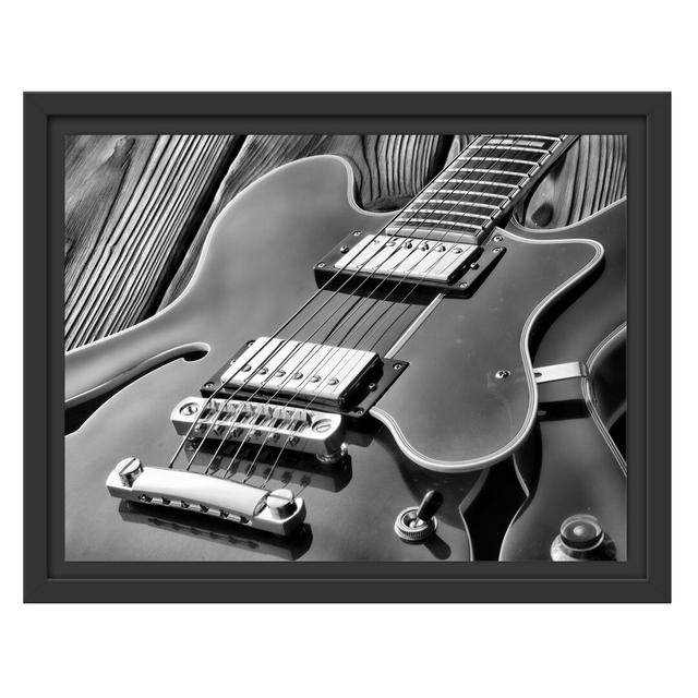 Gerahmtes Wandbild E-Gitarre East Urban Home Größe: 30 cm H x 38 cm B on Productcaster.