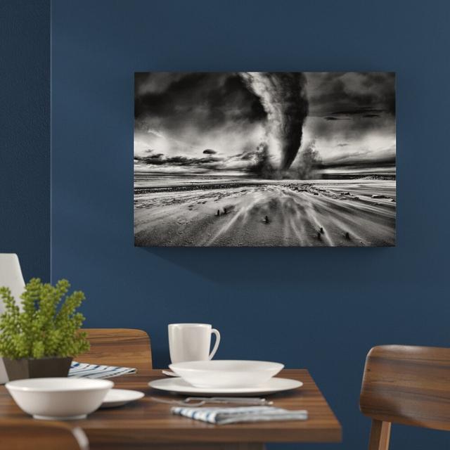 Leinwandbild Dramatischer Tornado in Monochrom East Urban Home Größe: 40 cm H x 60 cm B on Productcaster.