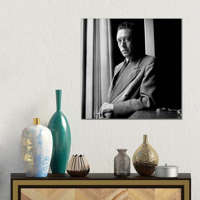 Der französische Schriftsteller Albert Camus At Home June 13, 1947 von Rue Des Archives - Gallery-Wrapped Canvas Giclée on Canvas 17 Stories Größe: 45 on Productcaster.