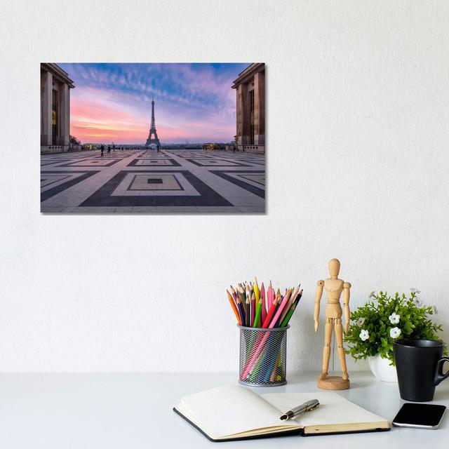 Place Du Trocadéro And Eiffel Tower At Sunrise, by Jan Becke - Wrapped Canvas Gallery-Wrapped Canvas Giclée Latitude Run Size: 20.32cm H x 30.48cm W x on Productcaster.