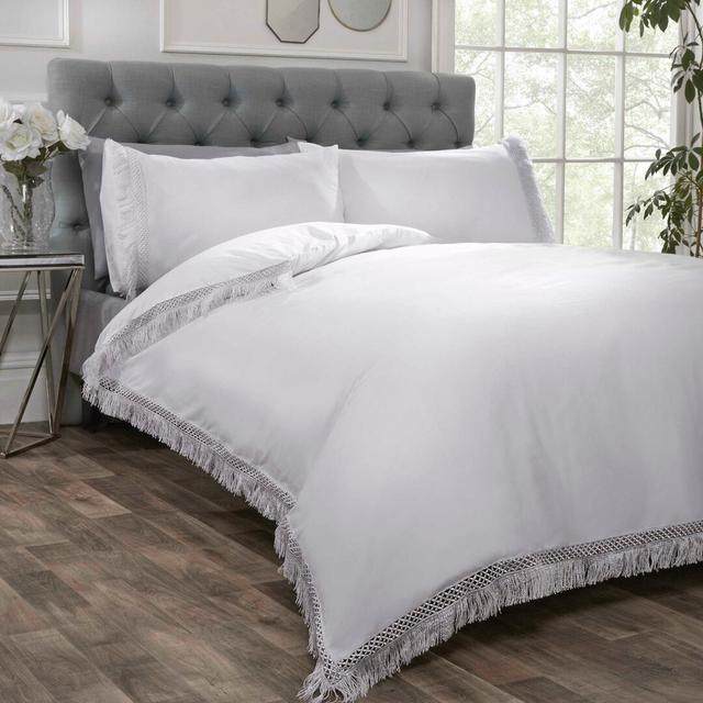 Huerta 132 TC Duvet Cover Set August Grove Colour: White, Size: Double Duvet Cover on Productcaster.