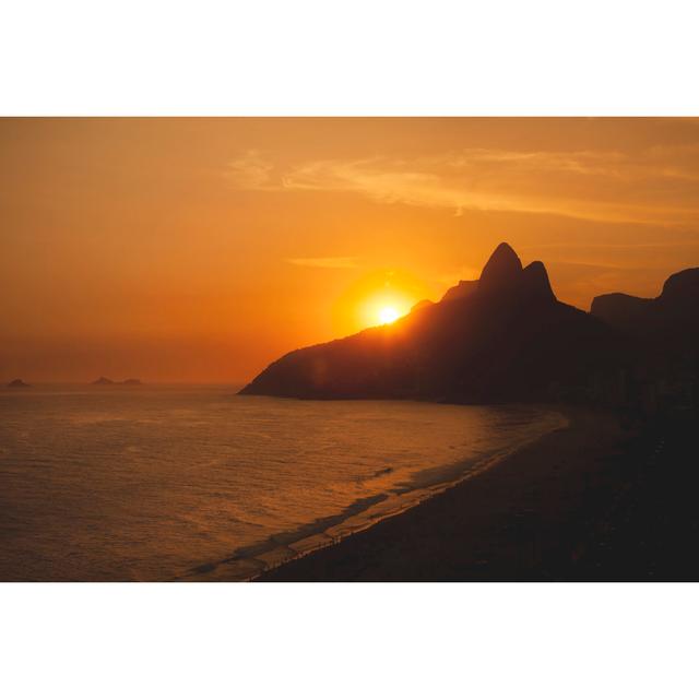 Rio De Janeiro Sunset From Ipanema Beach by Zxvisual - No Frame Painting on Canvas Beachcrest Home Size: 20cm H x 30cm W on Productcaster.