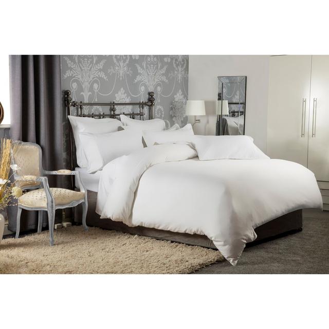 Hotel Suite Collection Cotton Solid Colour Duvet Cover Set with Pillowcases Belledorm Size: Single Duvet Cover + 1 Oxford Pillowcase, Colour: White on Productcaster.