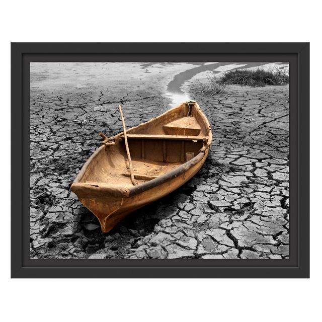 Gerahmtes Wandbild Ausgetrockneter Fluss mit Boot East Urban Home Größe: 30 cm H x 38 cm B on Productcaster.