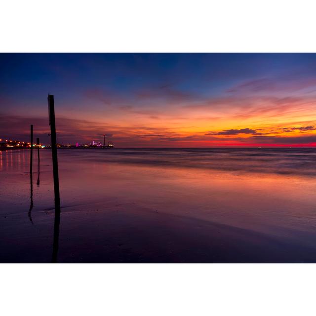 Galveston Pleasure Pier At Sunrise House of Hampton Size: 51cm H x 76cm W x 3.8cm D on Productcaster.