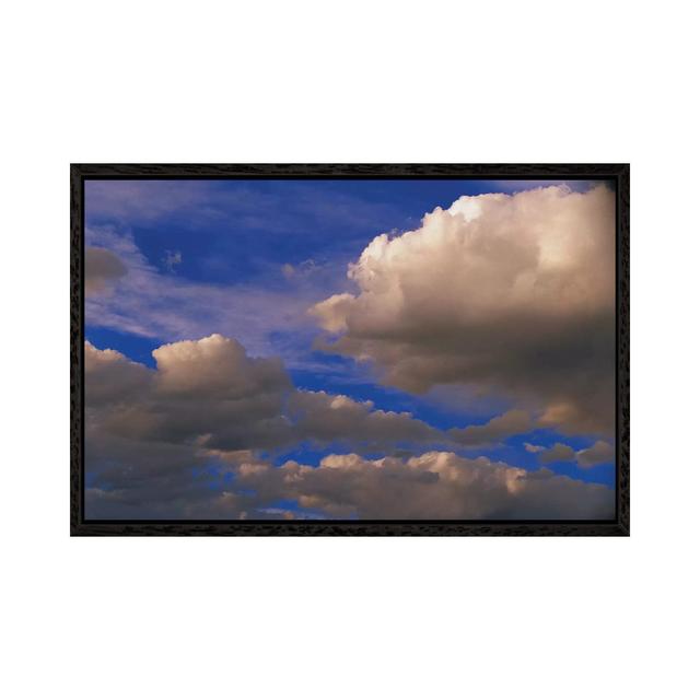 Bunte Wolken gegen blauen Himmel, New Mexico von Tim Fitzharris - Galerie-umwickelte Leinwand Giclée auf Leinwand Ebern Designs Größe: 45,72 cm H x 66 on Productcaster.