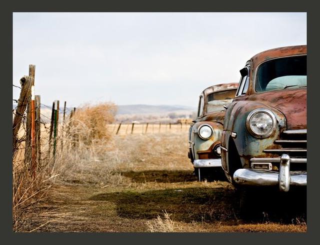 Two Old American Cars 1.93m x 250cm Wallpaper East Urban Home Size: 200 cm x 154 cm on Productcaster.