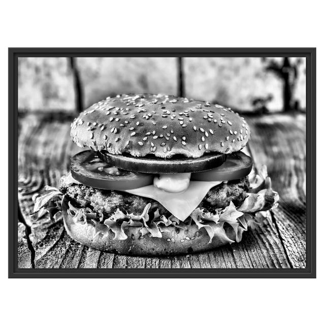 Gerahmtes Wandbild Leckerer Cheesburger East Urban Home Größe: 60 cm H x 80 cm B on Productcaster.