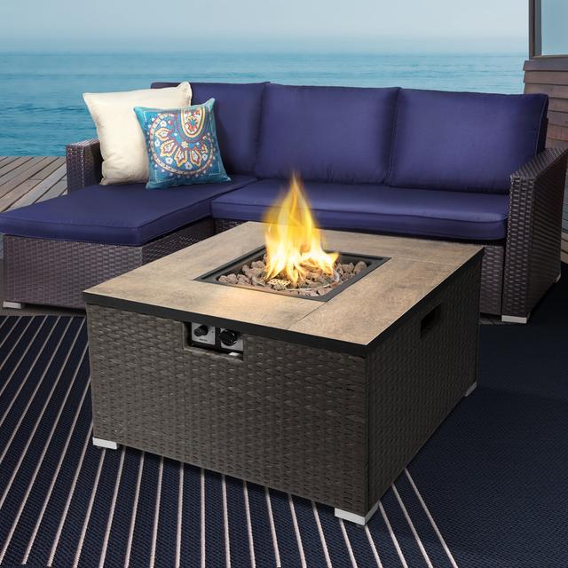 Tisch mit Feuerstelle aus Stahl Teamson home on Productcaster.