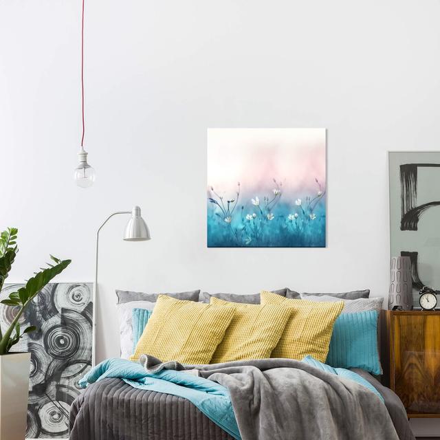 Leinwandbild Kleine Blumen East Urban Home on Productcaster.