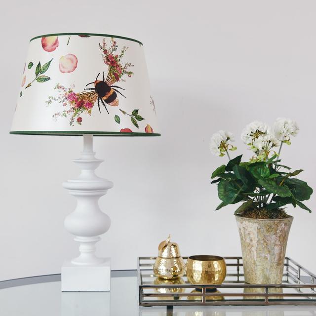 40 cm Lampenschirm Bee Bloom aus Papier Hattie Lloyd Home Farbe: Perlmuttweiß on Productcaster.