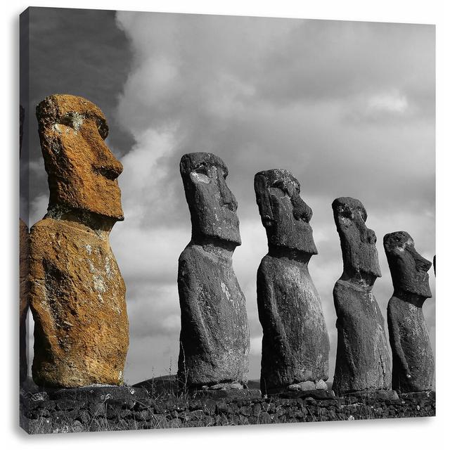 Leinwandbild Beautiful Moai Statues East Urban Home Größe: 60 cm H x 60 cm B on Productcaster.