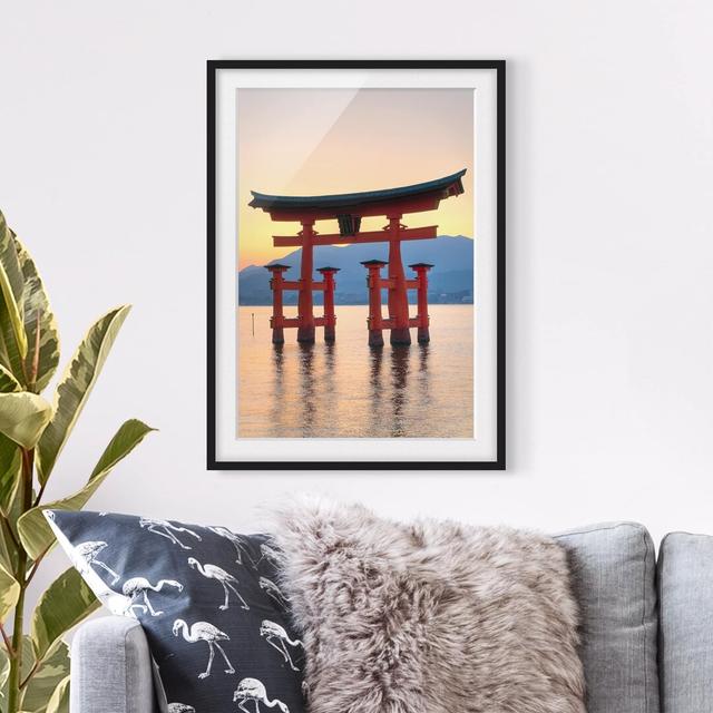 Gerahmtes Poster Itsukushima Schwimmendes Torii-Tor East Urban Home Rahmenoptionen: Mattes Schwarz, Größe: 55 cm H x 40 cm B on Productcaster.