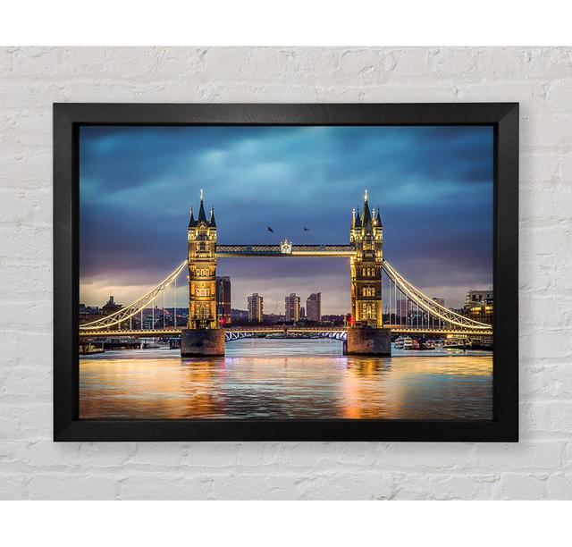 Tower Bridge Night Glow - Einzelner Bilderrahmen Kunstdrucke 17 Stories Größe: 42cm H x 59,7cm B on Productcaster.